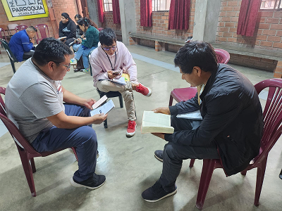 Equipo de Catecumenado de Adultos trabajando en grupo - Parroquia Nuestra Señora de la Paz San Juan de Lurigancho