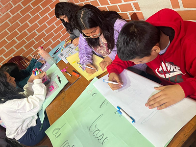 Niños realizando actividades de Catequesis Familiar en Capilla Cruz de Motupe - Parroquia Nuestra Señora de la Paz