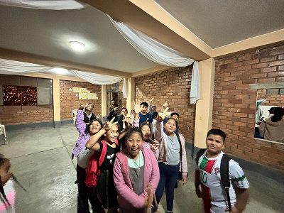 Niños disfrutando programa de Catequesis Familiar en Capilla Santa Rosa de Jicamarca - Parroquia Nuestra Señora de la Paz