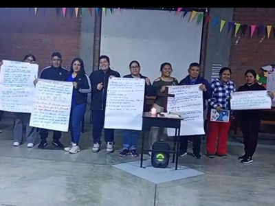 Padres Guías realizando actividades de formación en Capilla Cruz de Motupe - Parroquia Nuestra Señora de la Paz