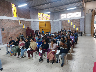 Público asistente a charla de Catequesis Prebautismal - Parroquia Nuestra Señora de la Paz San Juan de Lurigancho