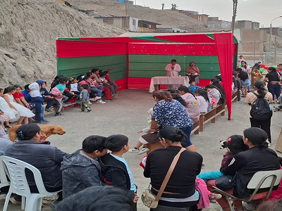 Padre Luis Angel dando charla formativa a toda la Pastoral Juvenil PJ
