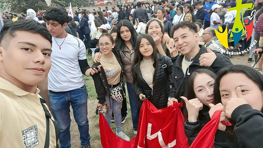 Pastoral Juvenil PJ participando en actividades de la iglesia con el Padre Luis Angel