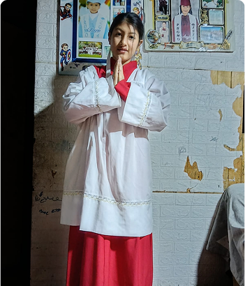 Angie Juliana Caucha Ortiz - Acolito Servidor del Altar Parroquia Nuestra Señora de la Paz