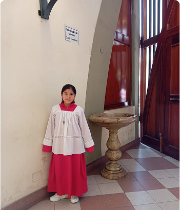 Zayra Cusihuaman Lucana - Acolito Servidor del Altar Parroquia Nuestra Señora de la Paz