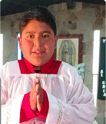 Antony Omar Bazan Llatas - Acolito Servidor del Altar Parroquia Nuestra Señora de la Paz